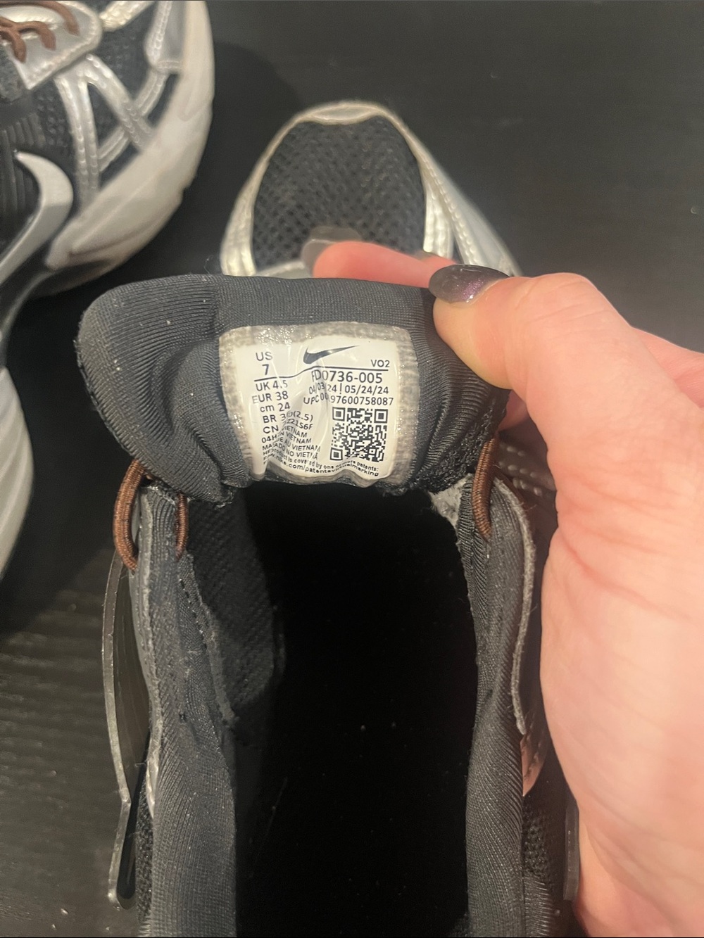 Nike Wmns V2K Run 'Black Metallic Silver' - Picture 6 of 8
